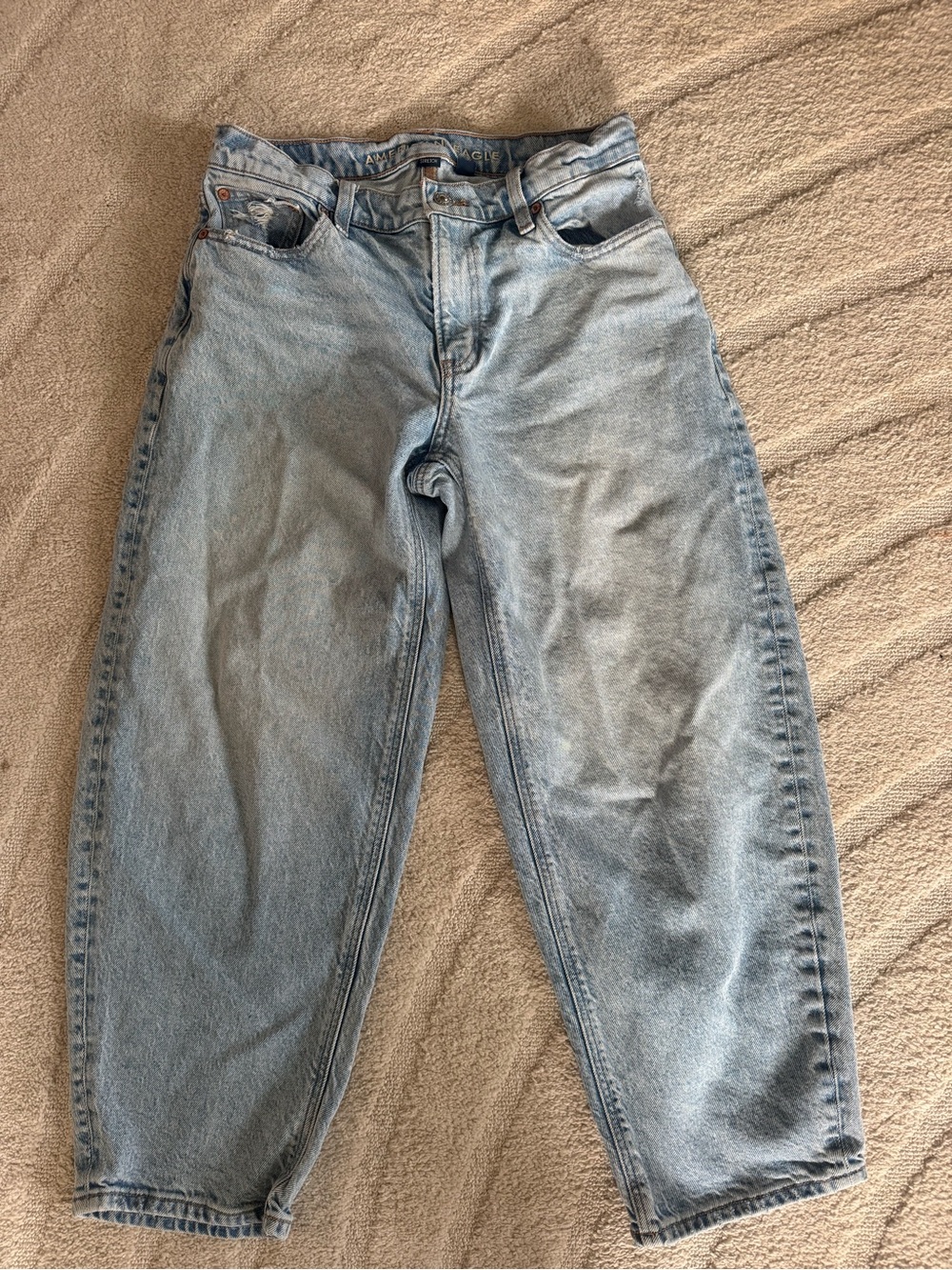 American Eagle Barrel Jeans size 2 short